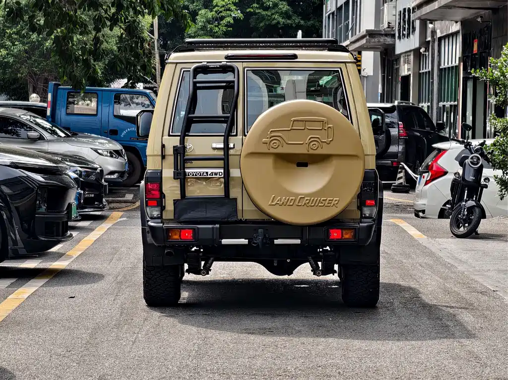 Toyota FJ Cruiser 2025 — фото 14