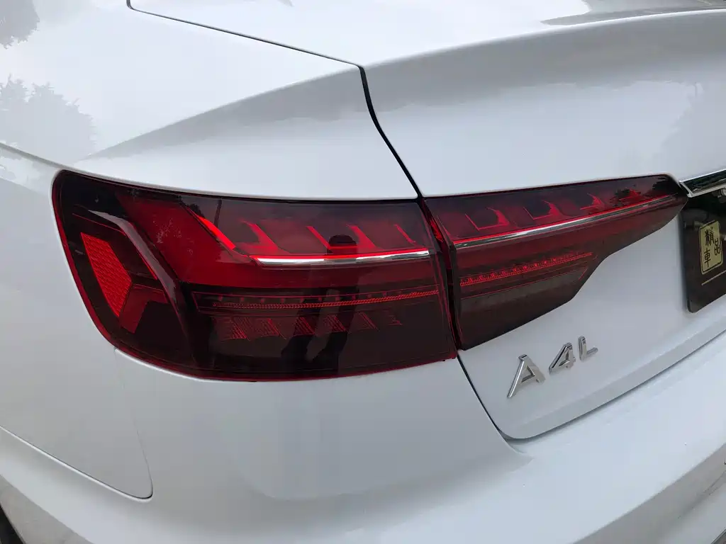 Audi A4L 2022 — фото 25