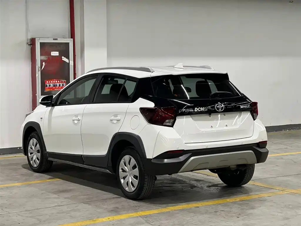 Toyota Yaris L 2022 — фото 4