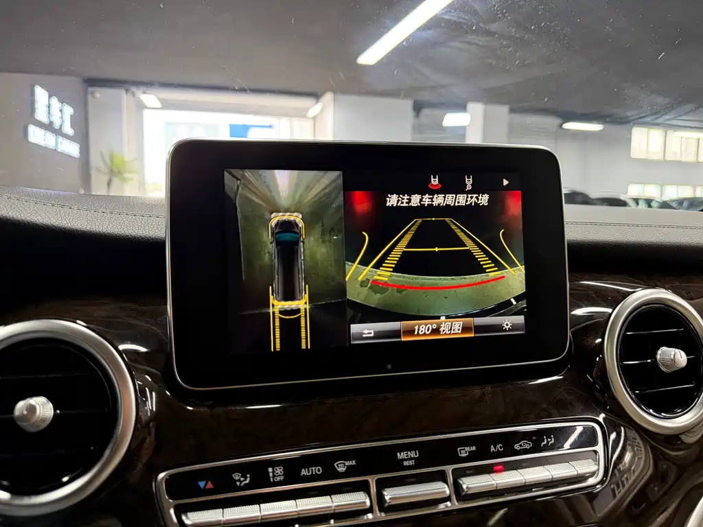 Mercedes-Benz V-Class 2019 — фото 16