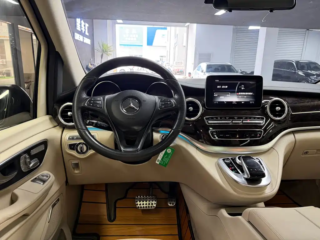 Mercedes-Benz V-Class 2019 — фото 8