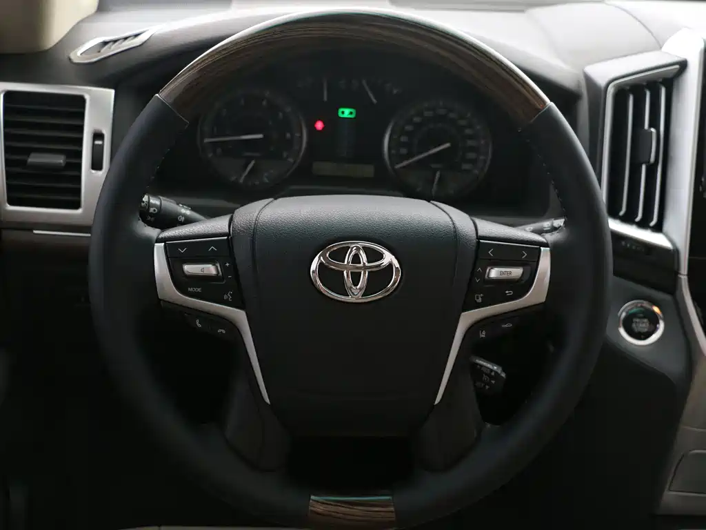 Toyota Land Cruiser 2011 — фото 12