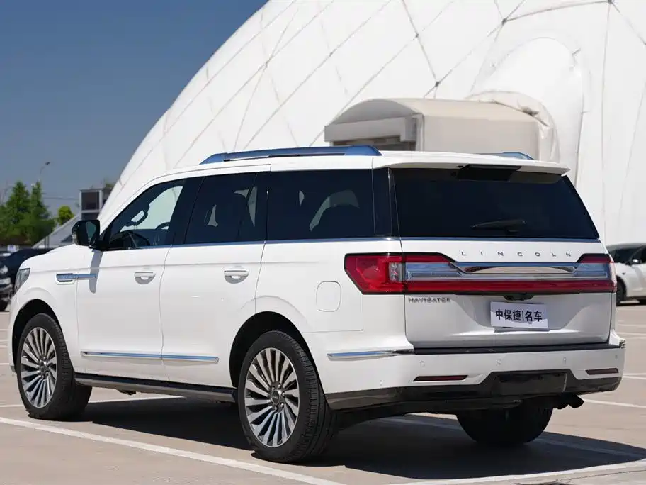 Lincoln Navigator 2021 — фото 21