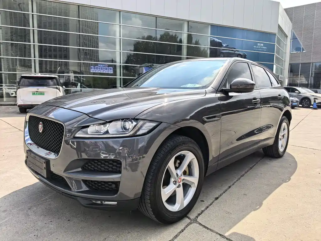 Jaguar F-PACE 2017 — фото 1