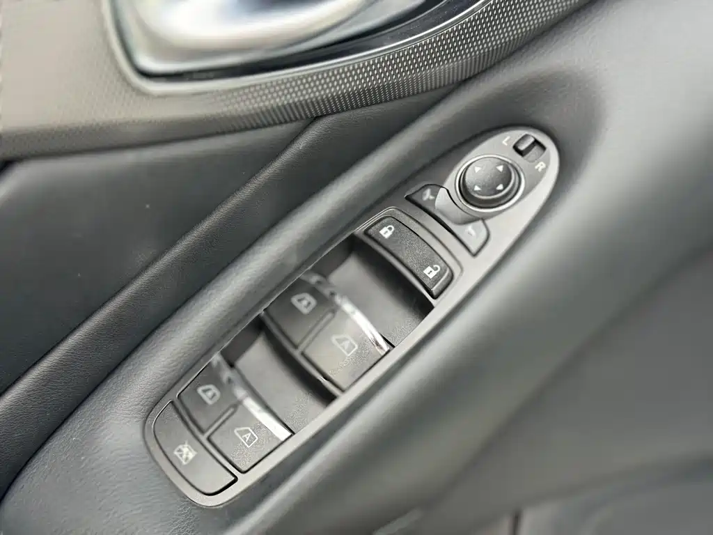 Infiniti Q50L 2014 — фото 14