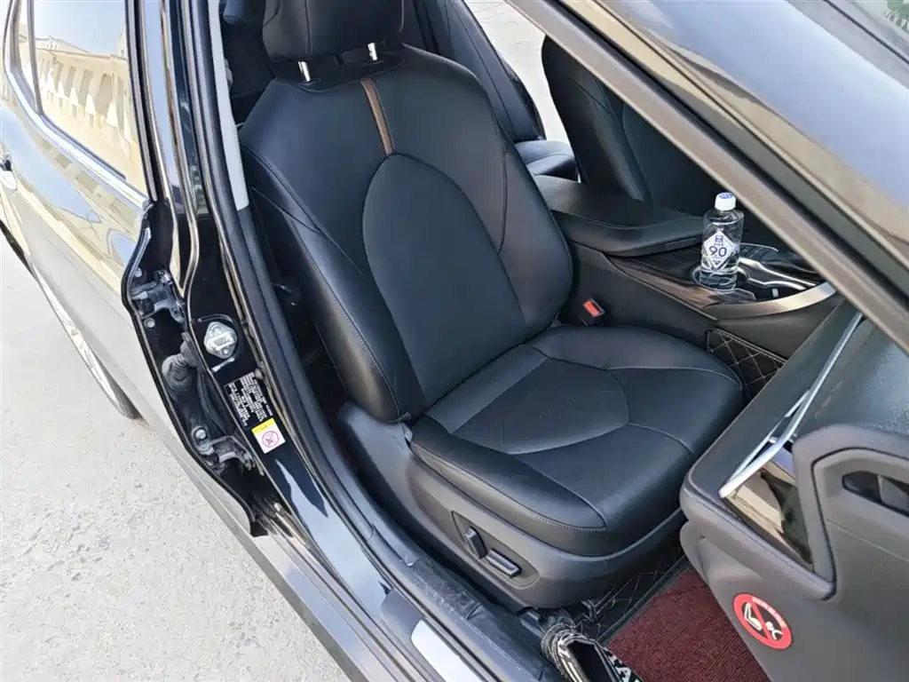 Toyota Camry 2018 — фото 25
