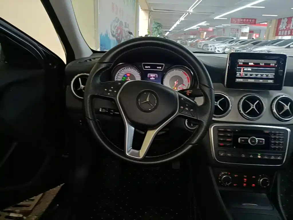 Mercedes-Benz GLA 2015 — фото 11