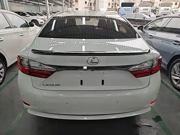 Lexus ES 2018