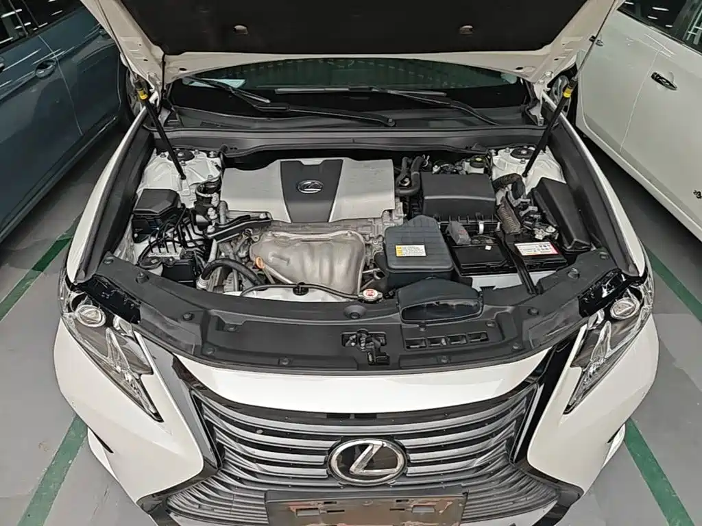 Lexus ES 2018 — фото 16