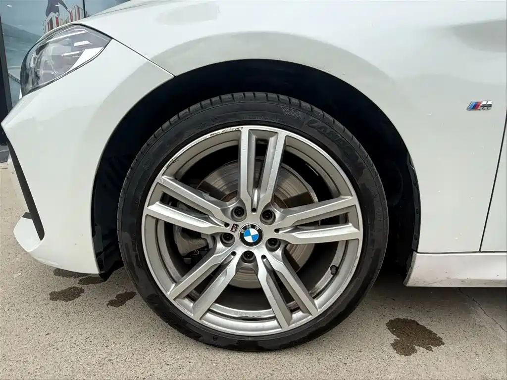 BMW 1 Series 2019 — фото 6