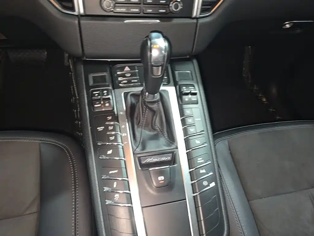 Porsche Macan 2018 — фото 14