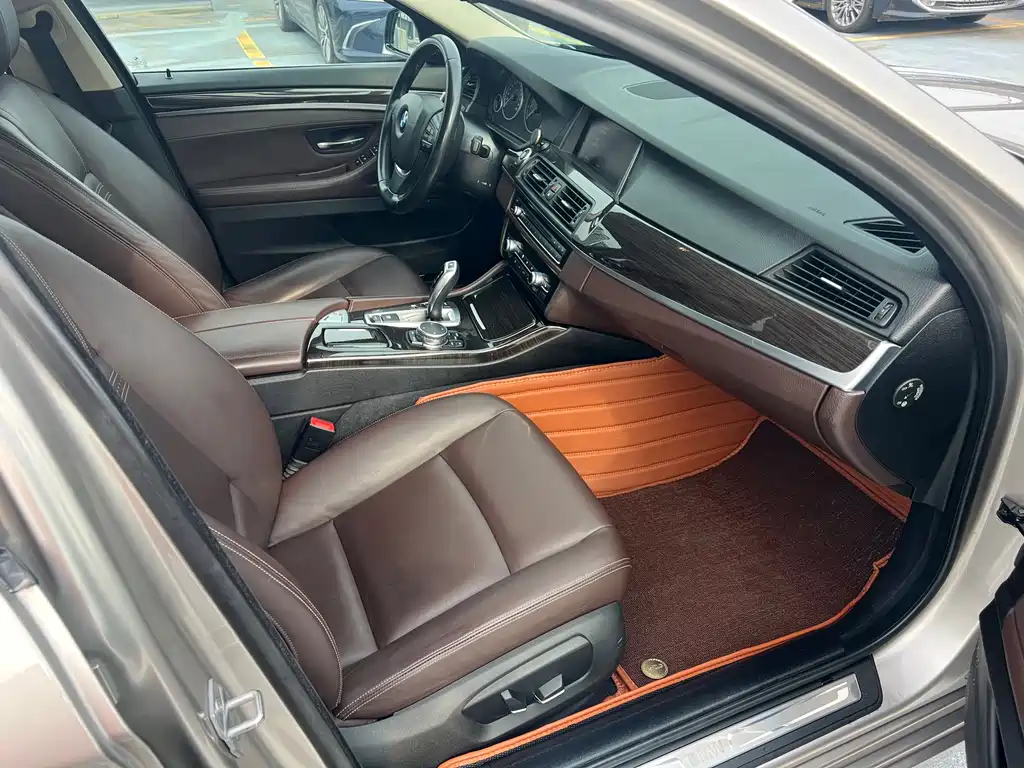 BMW 5 Series 2015 — фото 10
