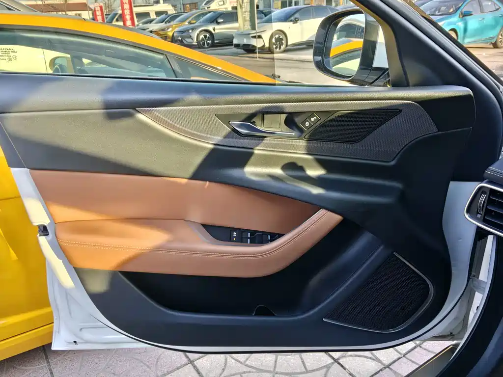 Jaguar XEL 2021 — фото 12