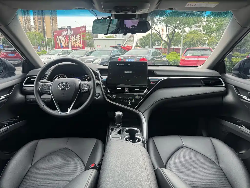 Toyota Camry 2022 — фото 15