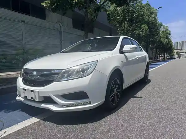BYD Surui 2015