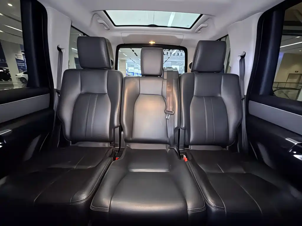 Land Rover Discovery 2016 — фото 24