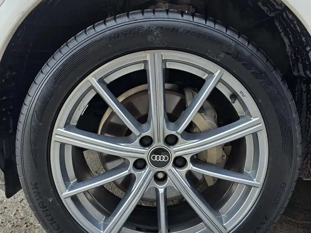 Audi Q5L 2023 — фото 10