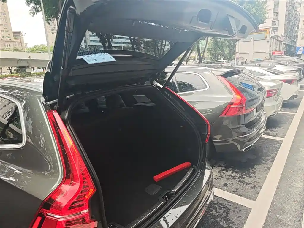 Volvo XC60 PHEV 2021 — фото 19