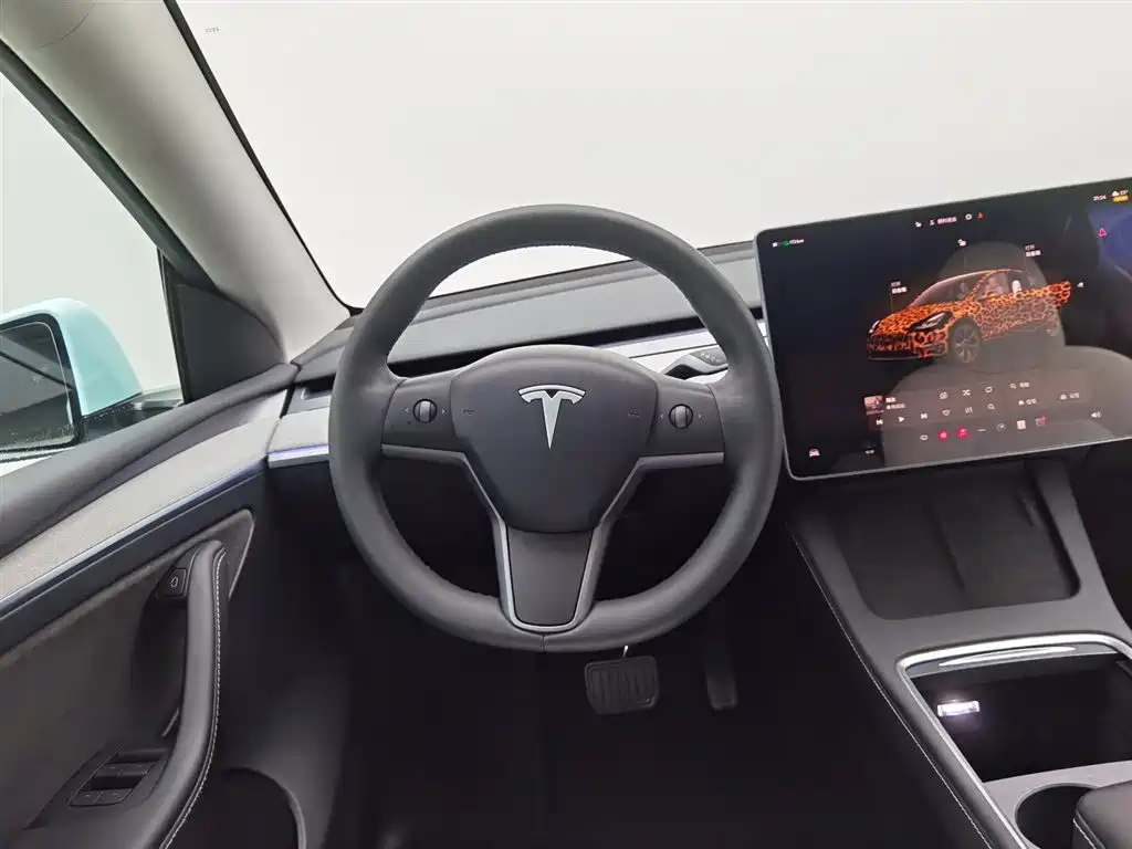 Tesla Model Y 2024 — фото 11