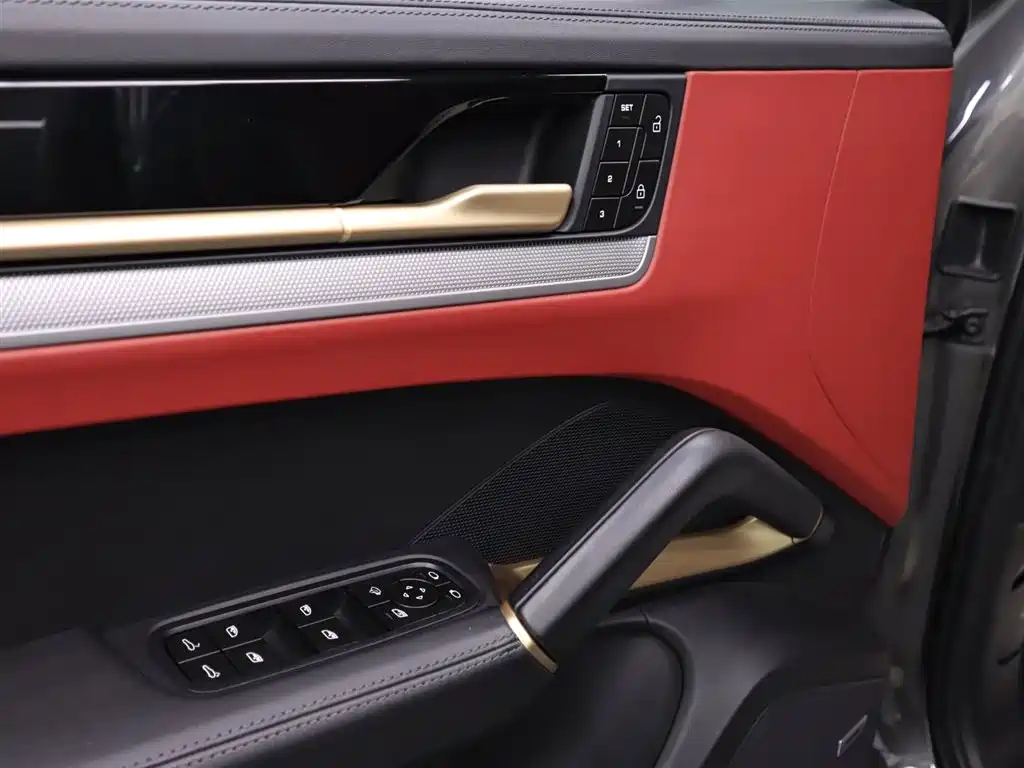 Porsche Cayenne 2024 — фото 10