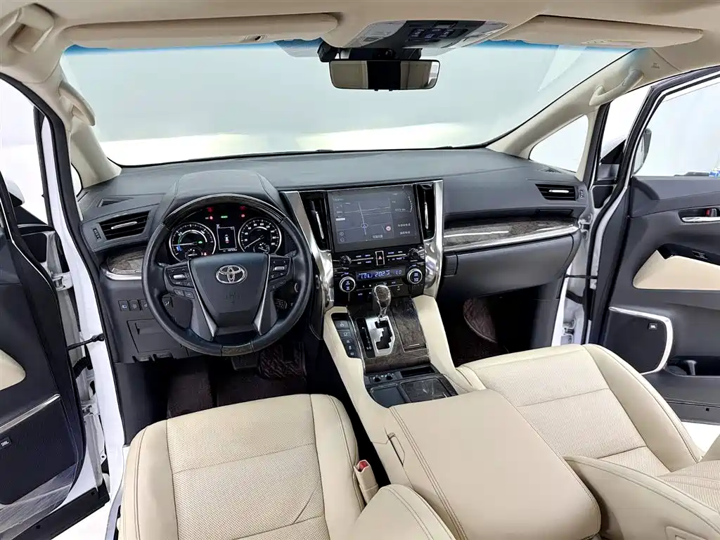 Toyota Vellfire 2022 — фото 13