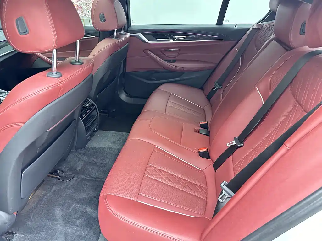 BMW 5 Series 2022 — фото 11
