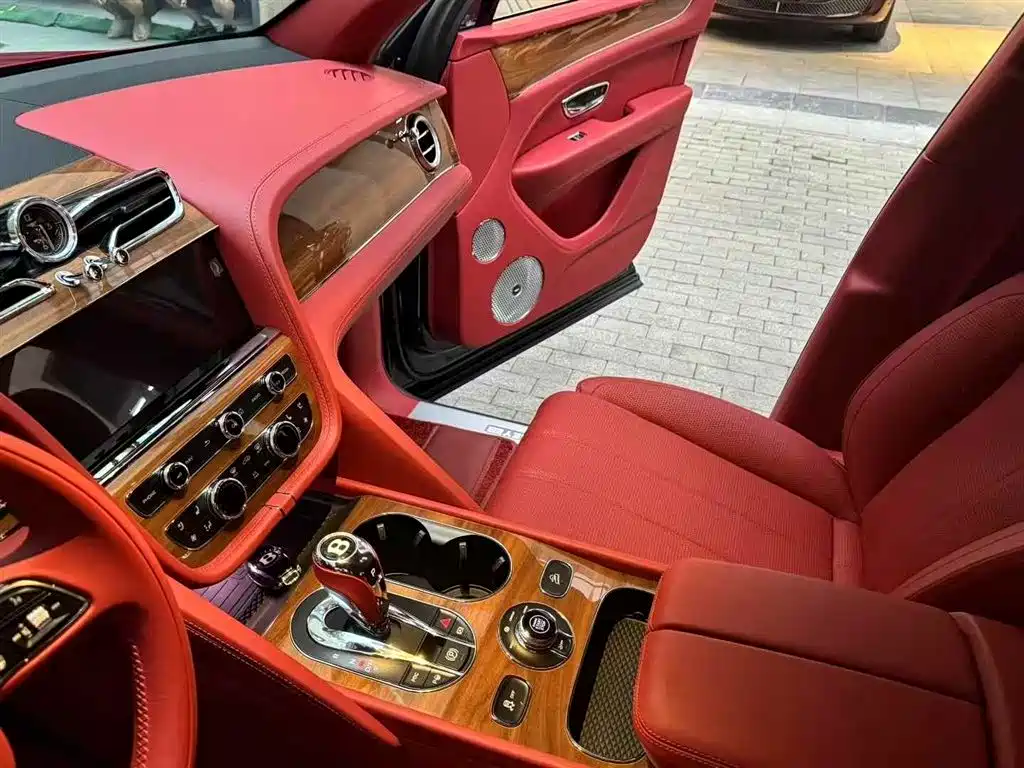 Bentley Bentayga 2023