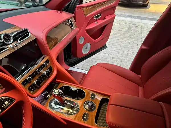 Bentley Bentayga 2023