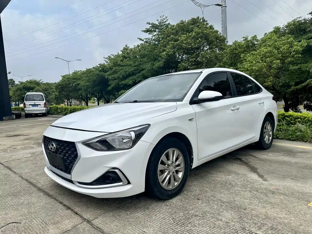 Hyundai Elantra 2019 — фото 1