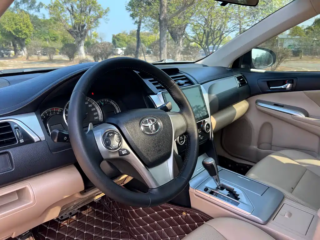 Toyota Camry 2013 — фото 16