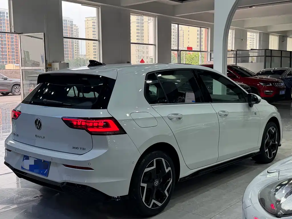 Volkswagen Golf 2025