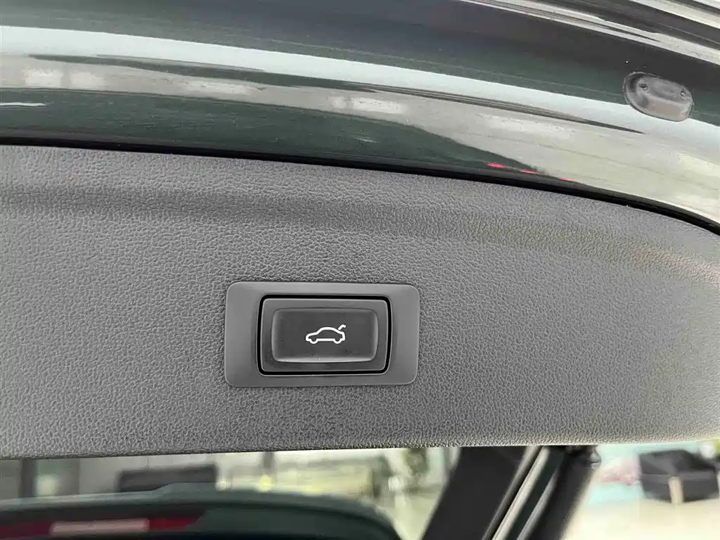 Audi A3 2023 — фото 17