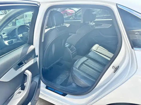 Audi A4L 2020