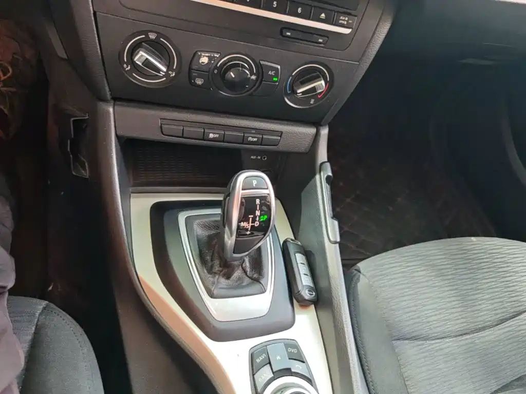 BMW X1 2014 — фото 14