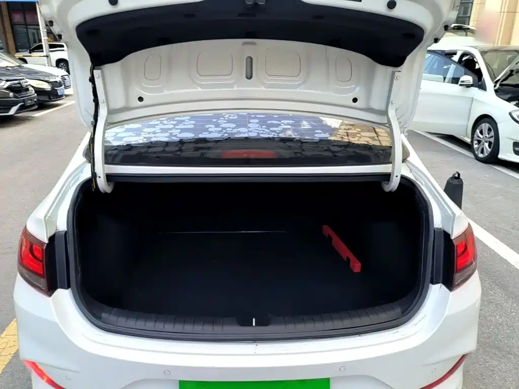 Hyundai Elantra 2022 — фото 19