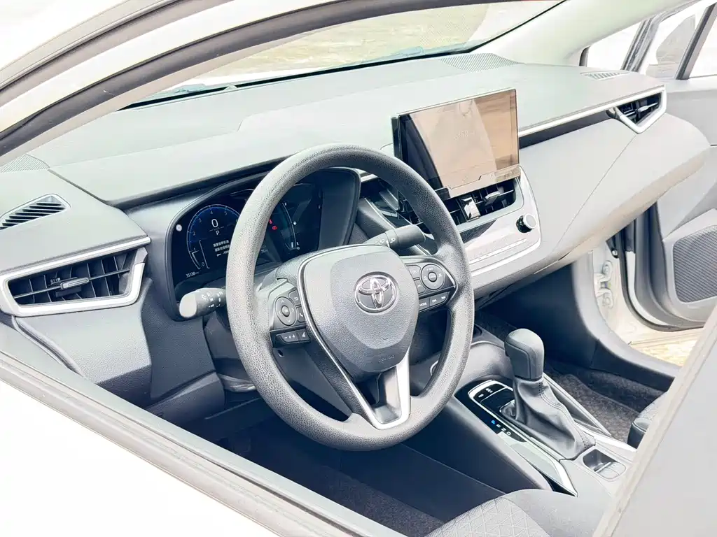 Toyota Corolla 2023 — фото 13