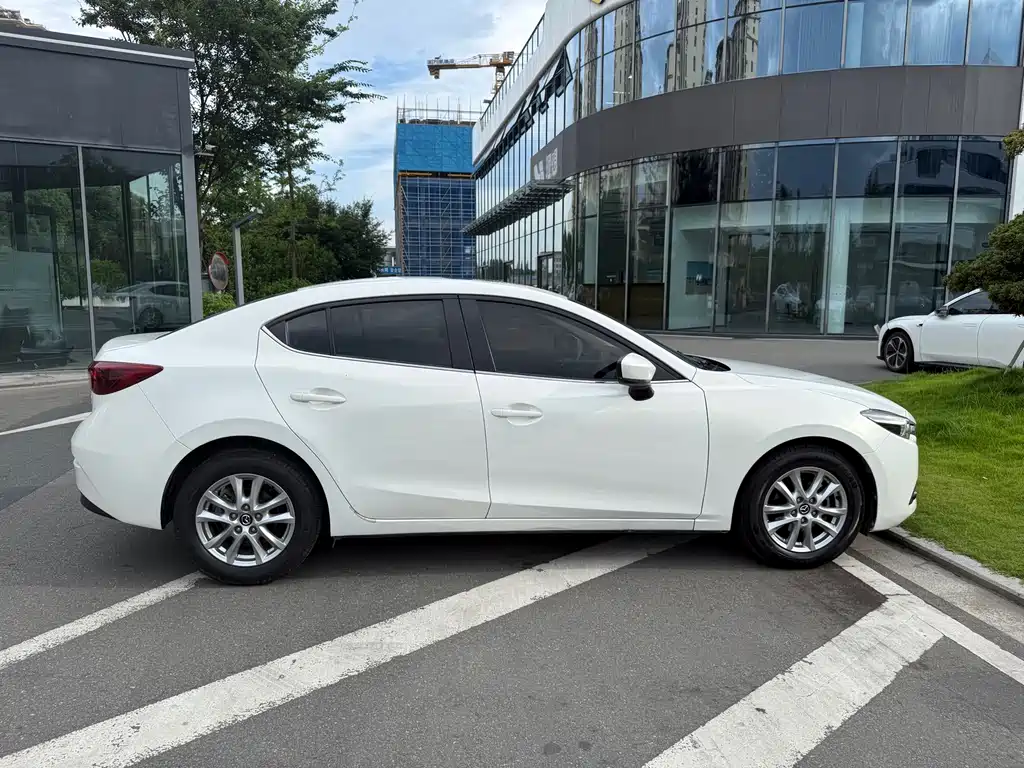 Mazda 3 Axela 2017 — фото 11