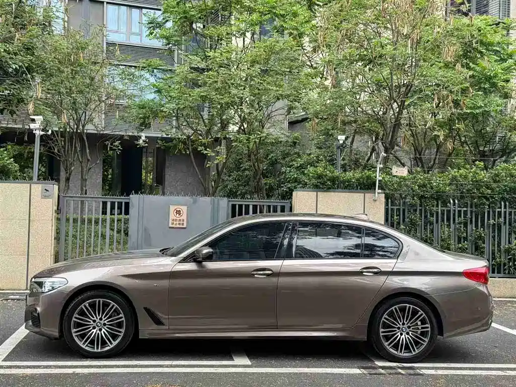 BMW 5 Series 2018 — фото 2