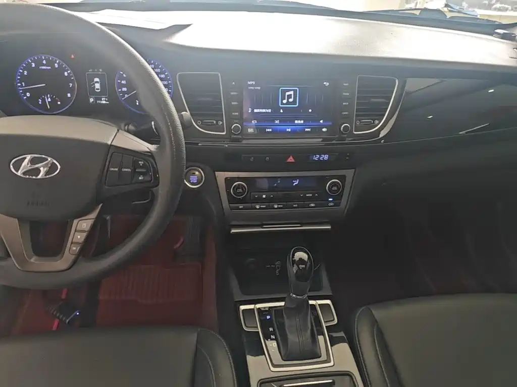 Hyundai Mistra 2015 — фото 9