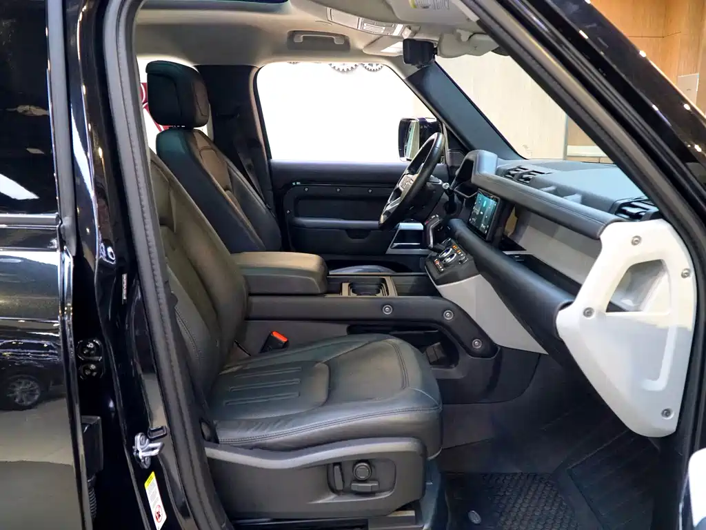 Land Rover Defender 2022 — фото 13