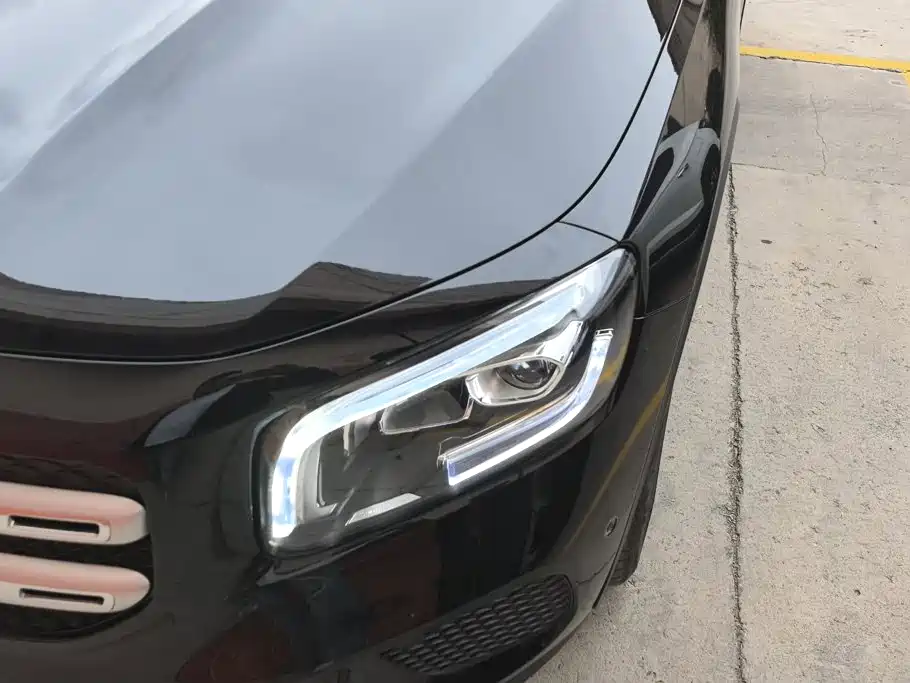 Mercedes-Benz GLB 2023