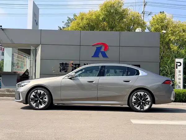 BMW 5 Series 2024