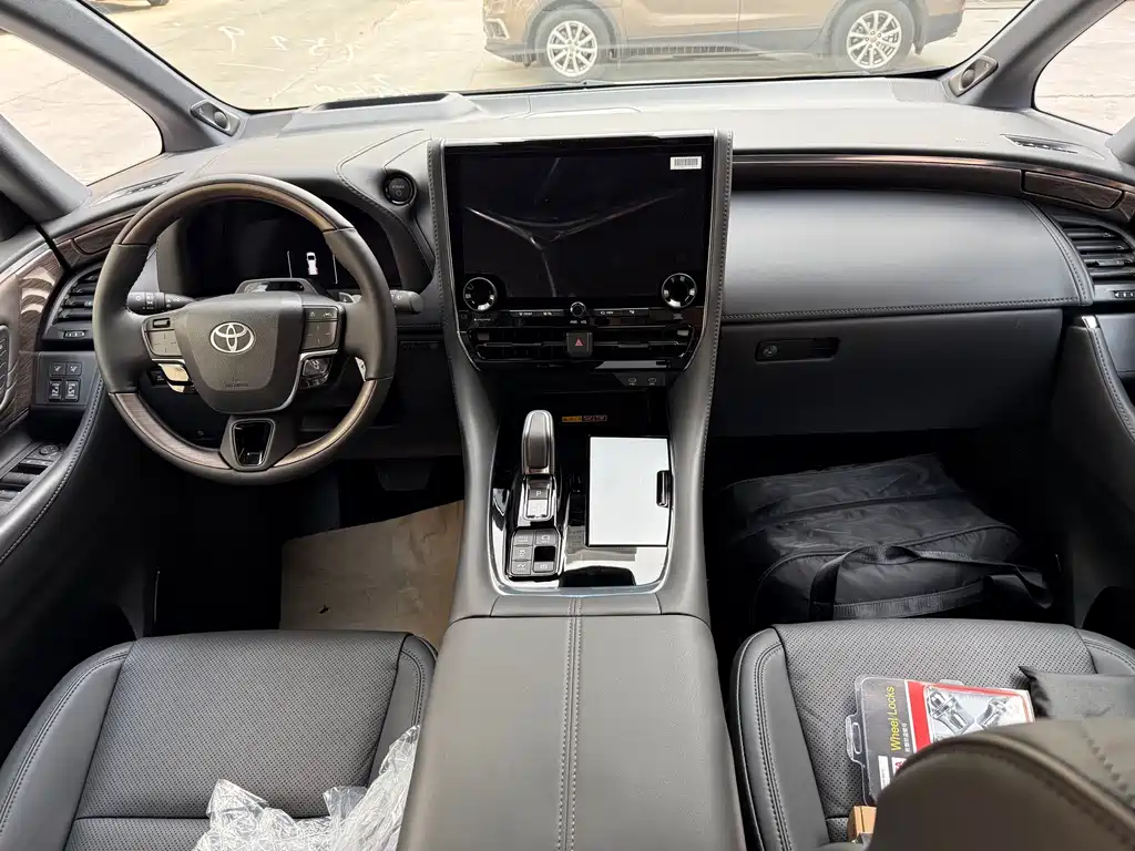 Toyota Alphard — фото 8