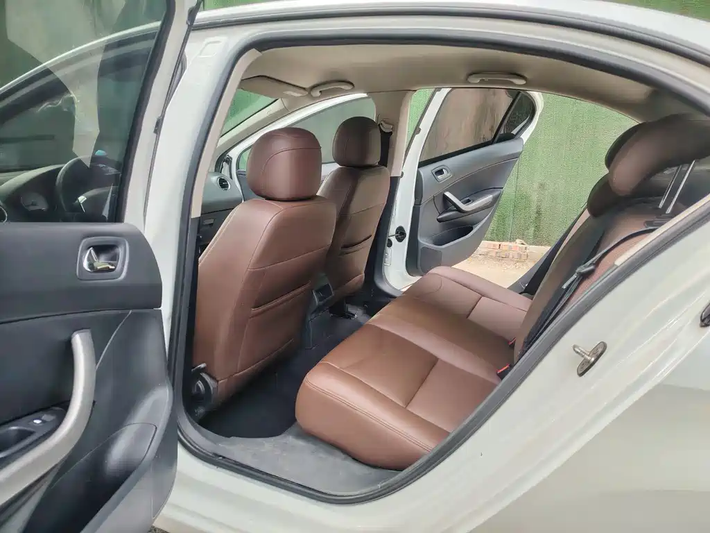 Peugeot 408 2014 — фото 10