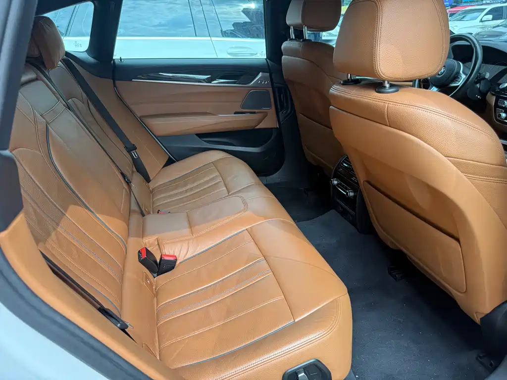 BMW 6 Series GT 2019 — фото 16