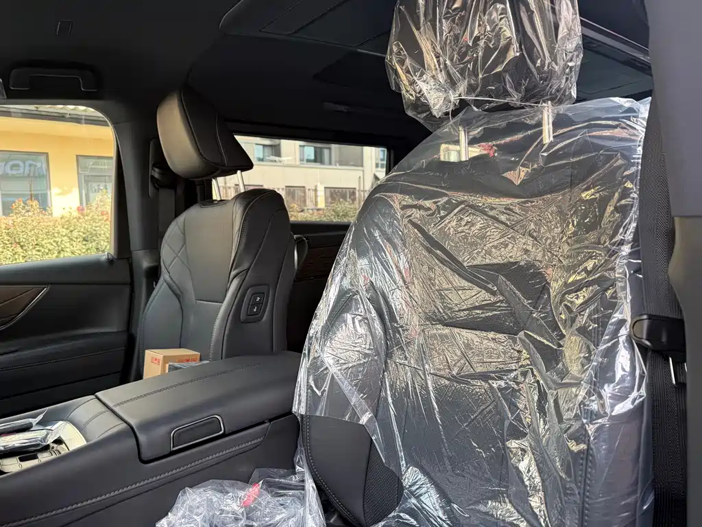 Toyota Alphard — фото 18