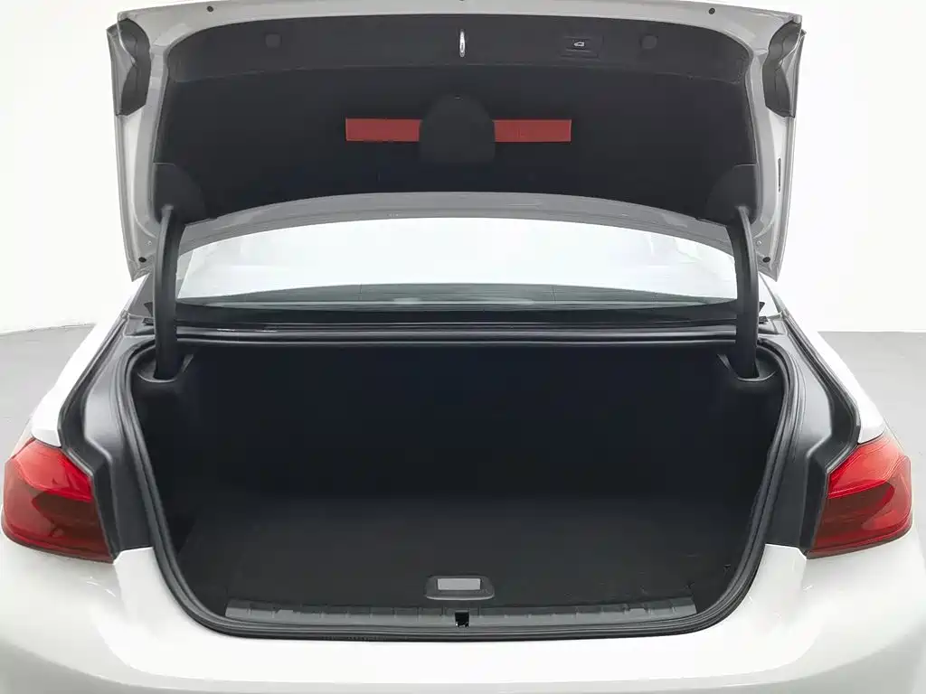BMW 5 Series New Energy 2020 — фото 16