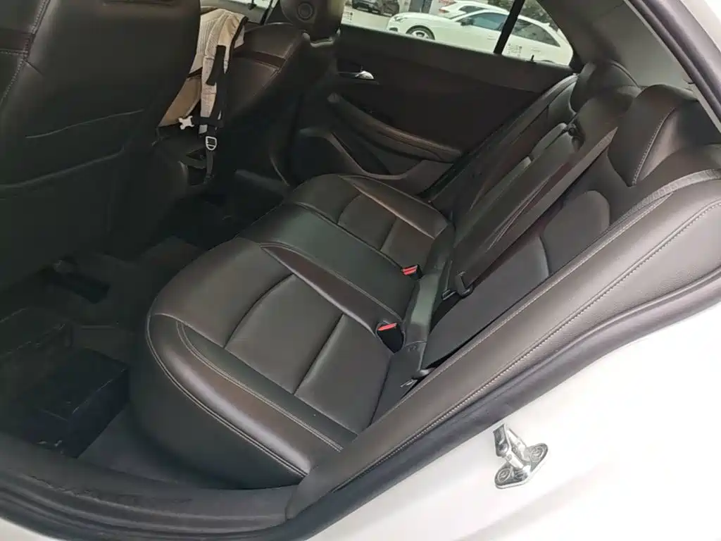 Chevrolet Malibu 2016 — фото 17