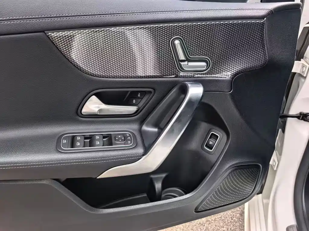 Mercedes-Benz A-Class 2021 — фото 4