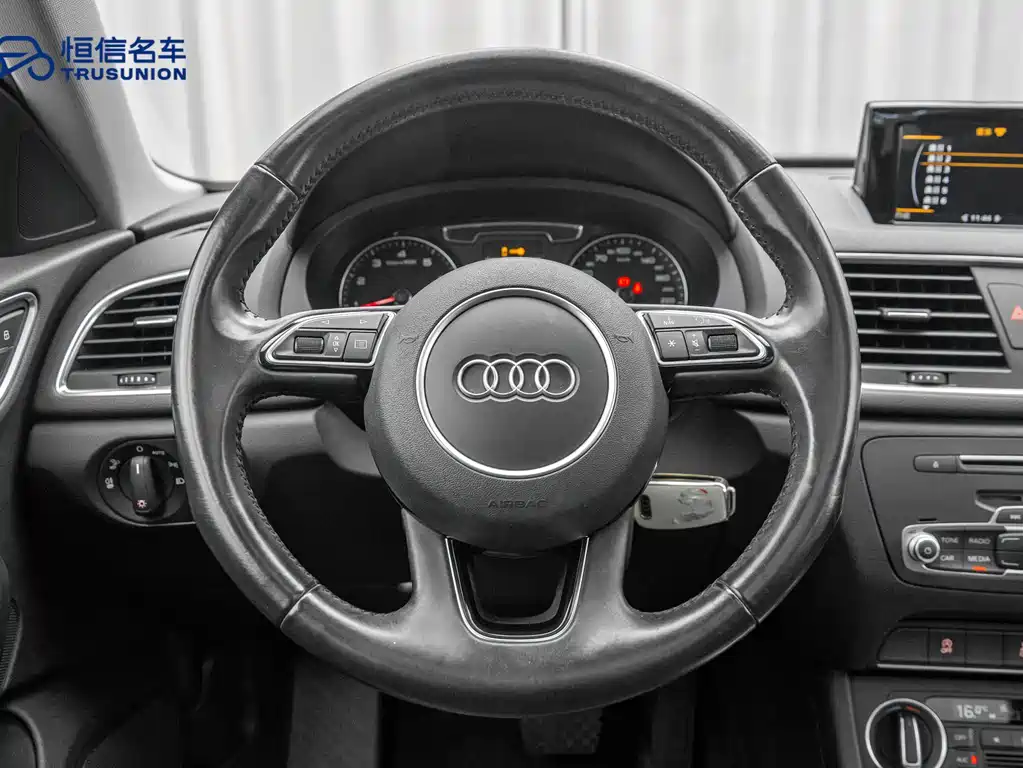 Audi Q3 2016 — фото 18